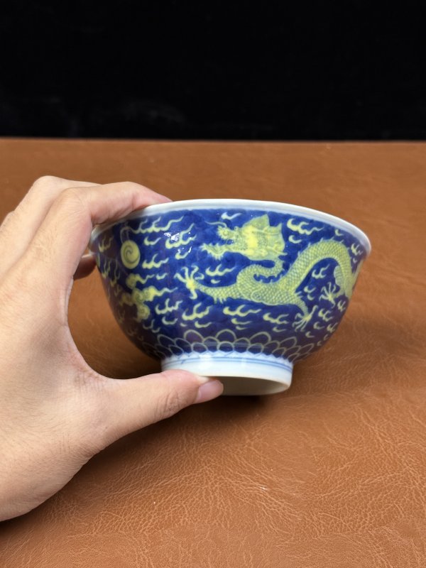 清乾隆 青花地黄彩龙纹碗 - 图5