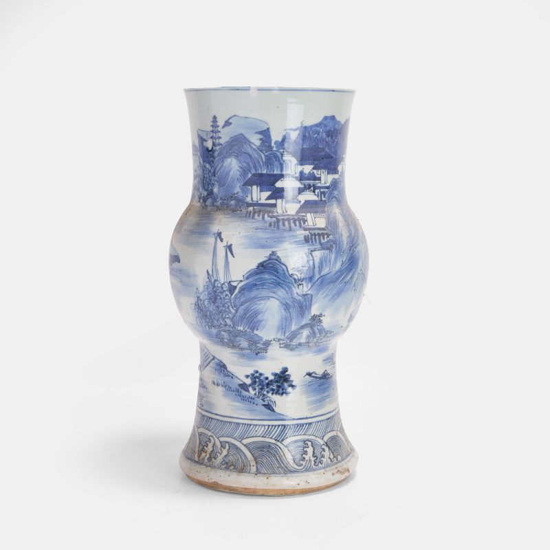 清康熙 青花山水图花觚 | A Chinese blue and white gu vase Kangxi (1662-1722), in the archaic bronze form