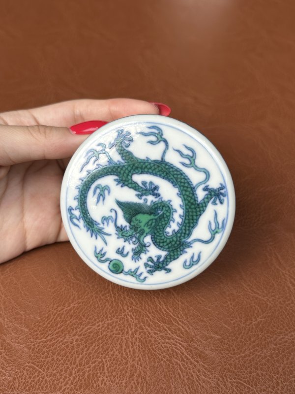 清乾隆  御制斗彩龙纹盖罐一对 - 图31