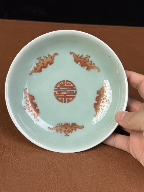 清乾隆 豆青釉粉彩吉祥如意纹盘 - 图2