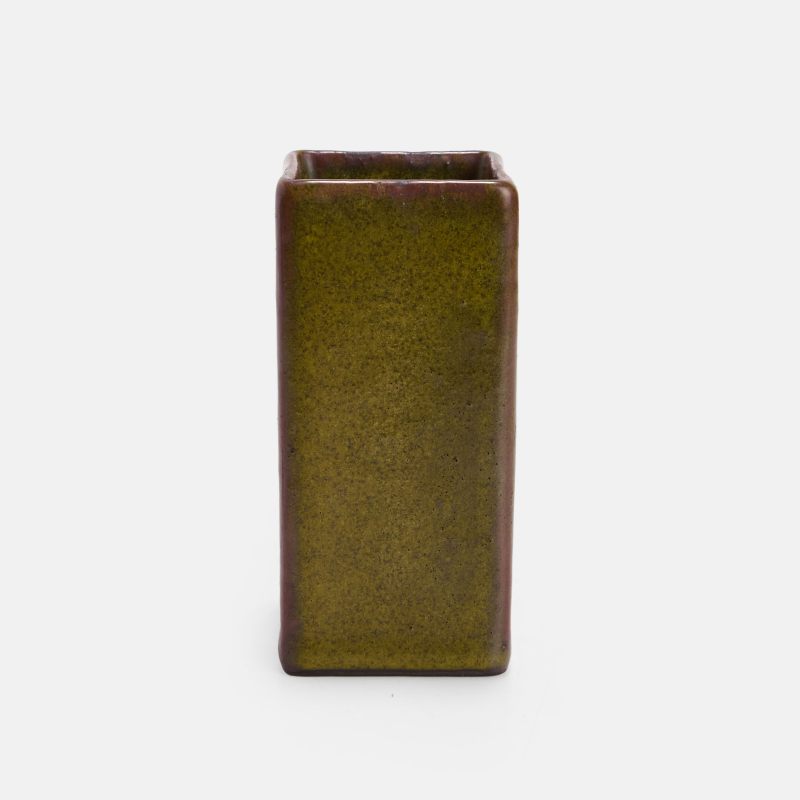 清道光 茶叶末釉笔筒 | A Chinese tea-dust-glazed brush pot Daoguang (1821-1850), of square form