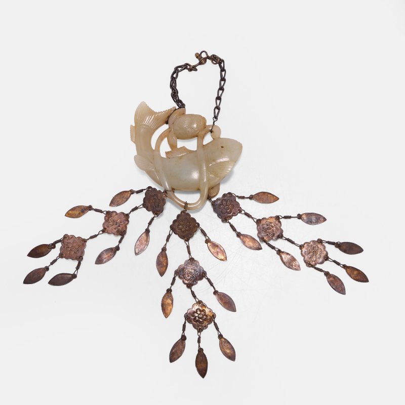 宋 玉雕鱼衔荷花珮 | A Chinese jade pendant Song dynasty (960-1279), pierced and carved with a carp and a lotus flower stem