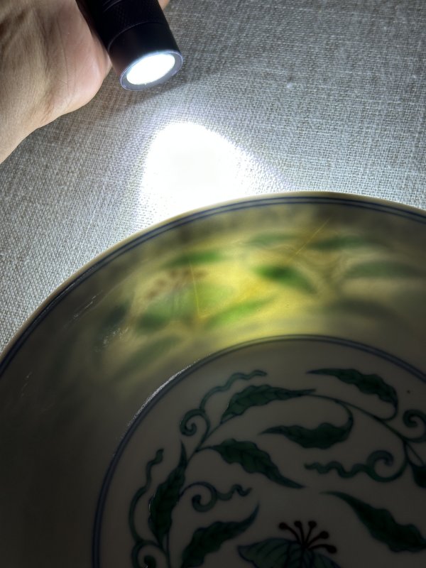 清康熙 暗刻螭龙凤纹斗彩子午莲纹盘 - 图16