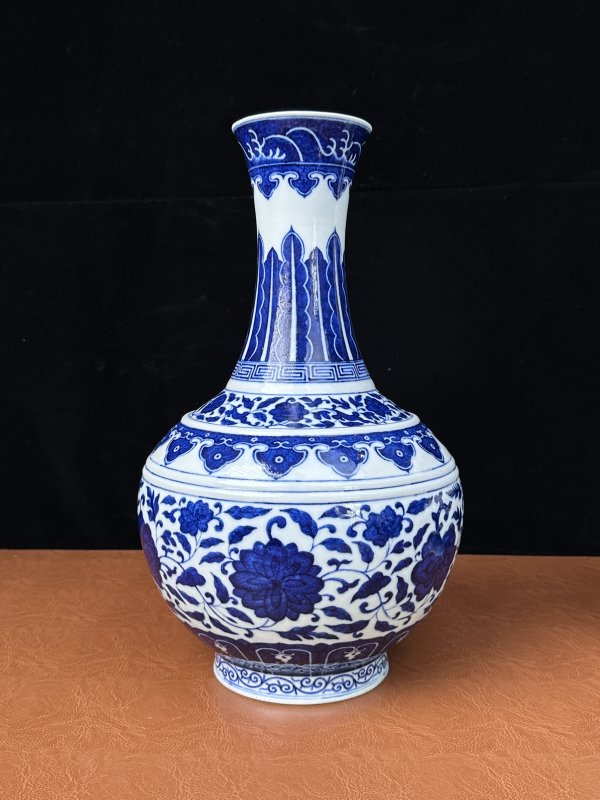 清光绪 青花缠枝莲纹赏瓶一对 - 图11