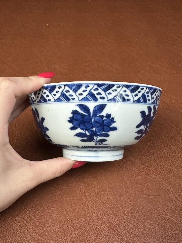 明万历 青花折枝花卉纹墩式碗 - 图7