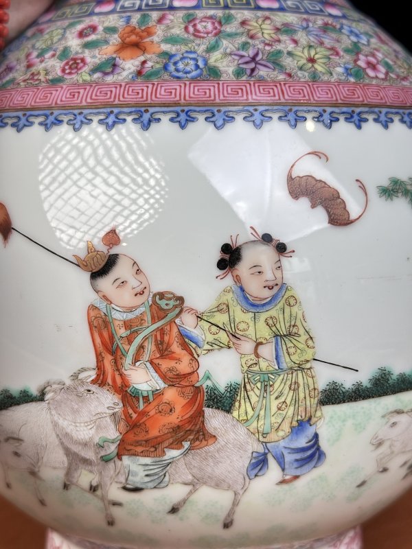 民国  粉彩麟趾呈祥赏瓶 - 图7