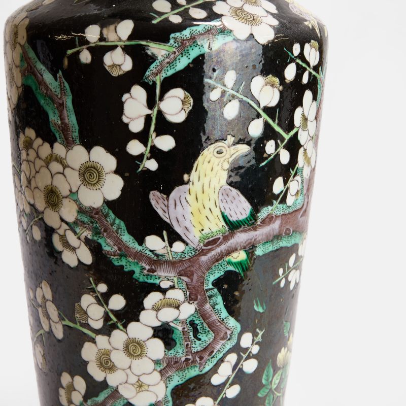 民国 墨地素三彩花鸟图棒槌瓶 《大清雍正年制》青花篆书款 | A Chinese famille noire vase Republic period (1912-1949), of rouleau form