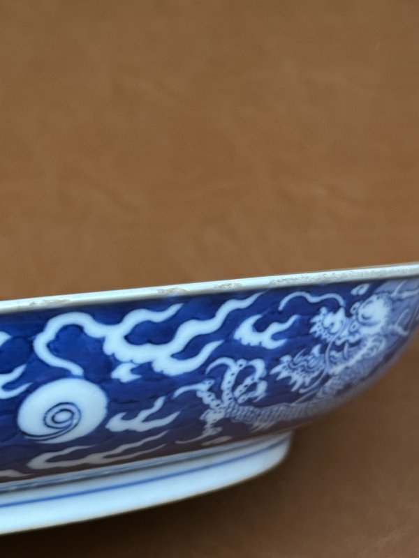 清乾隆 青花留白云龙纹大盘 - 图15
