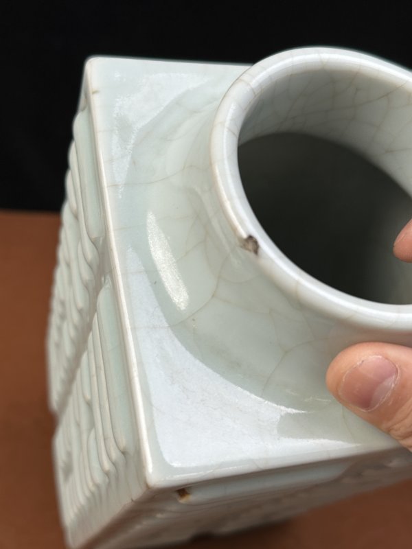 清同治 粉青釉八卦纹琮式瓶 - 图11