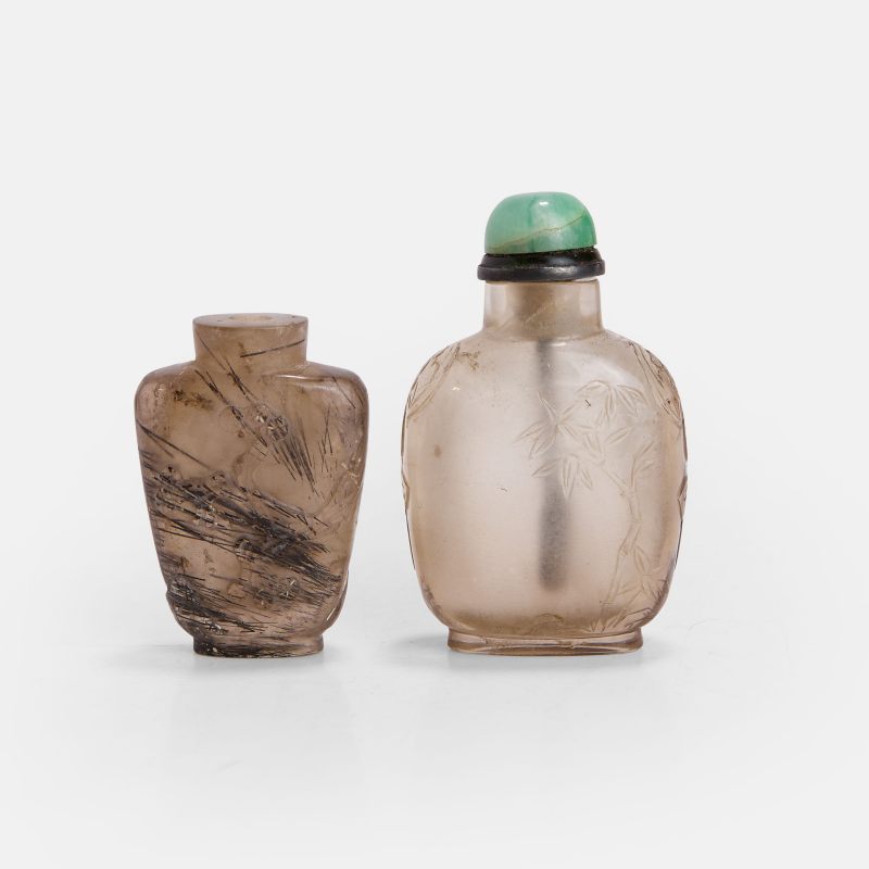 清晚期 石英刻花鸟纹鼻烟壶 一组两件 | Two Chinese quartz snuff bottles late Qing dynasty, comprising:
one in tourmalinated-quartz - 图2