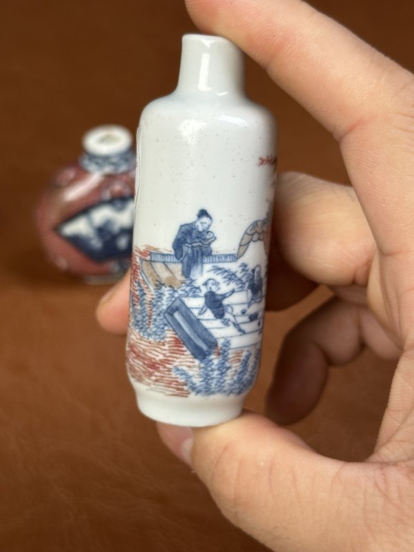 清中期  青花釉里红人物鼻烟壶三只 - 图3