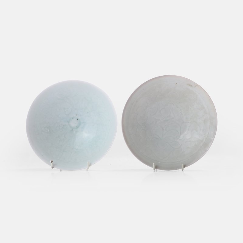 南宋 青白釉划花纹碗 一组两件 | Two Chinese qingbai-glazed bowls Southern Song dynasty (1127-1279), each with rounded sides rising from a circular foot - 图2