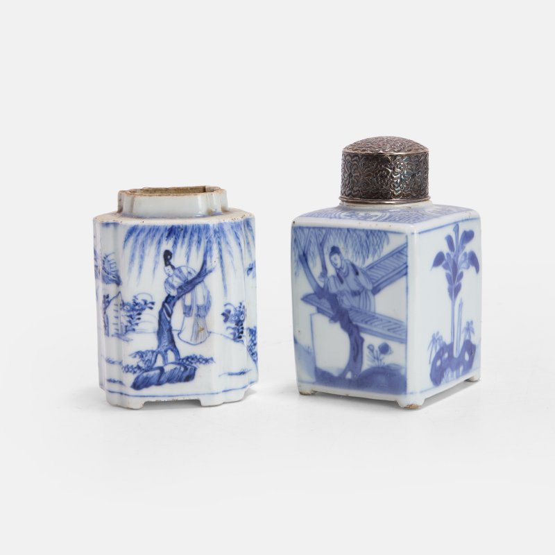 清康熙 青花西厢记图茶叶罐 一组两件 | Two Chinese blue and white tea caddies Kangxi (1662-1722), one lobed