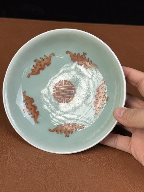清乾隆 豆青釉粉彩吉祥如意纹盘 - 图3