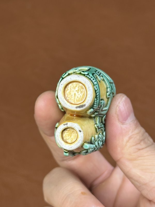 清道光 黄地绿彩夔凤纹双联鼻烟壶 - 图8
