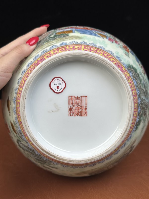 民国 粉彩百子闹春图赏瓶 - 图12