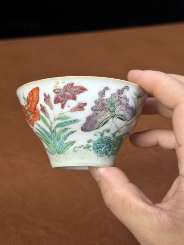 清嘉庆 粉彩蝶恋花卉纹茶杯 - 图4