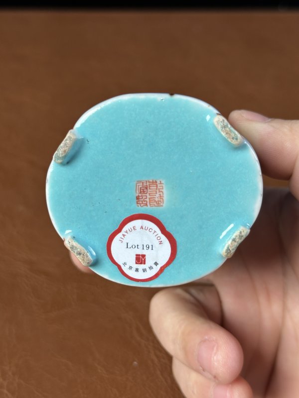 清乾隆  粉彩人物纹海棠形笔筒 - 图11
