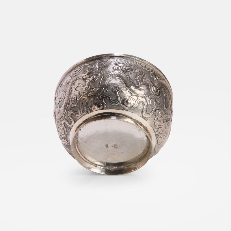 二十世纪初 外销银云龙纹碗 | A Chinese export silver bowl early 20th century, the rounded body supported on a slightly spreading foot