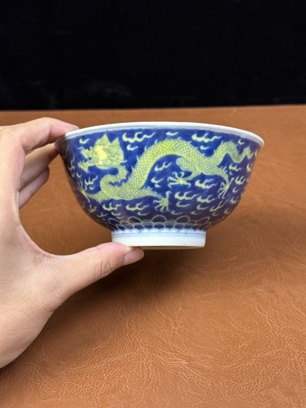 清乾隆 青花地黄彩龙纹碗 - 图7