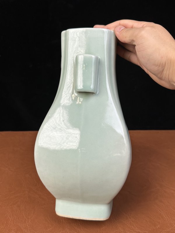 清光绪 粉青釉杏圆贯耳瓶 - 图4