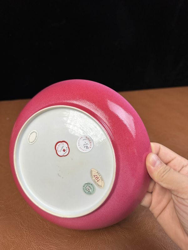 清雍正  外胭脂红内广珐琅仕女婴戏图盘 - 图8