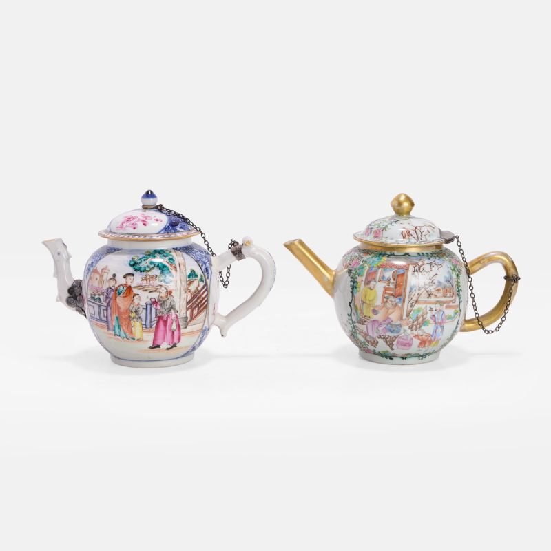 清十八世纪 外销粉彩人物故事图茶壶 一组两件 | Two Chinese export famille rose teapots 18th century, each of globular form - 图3
