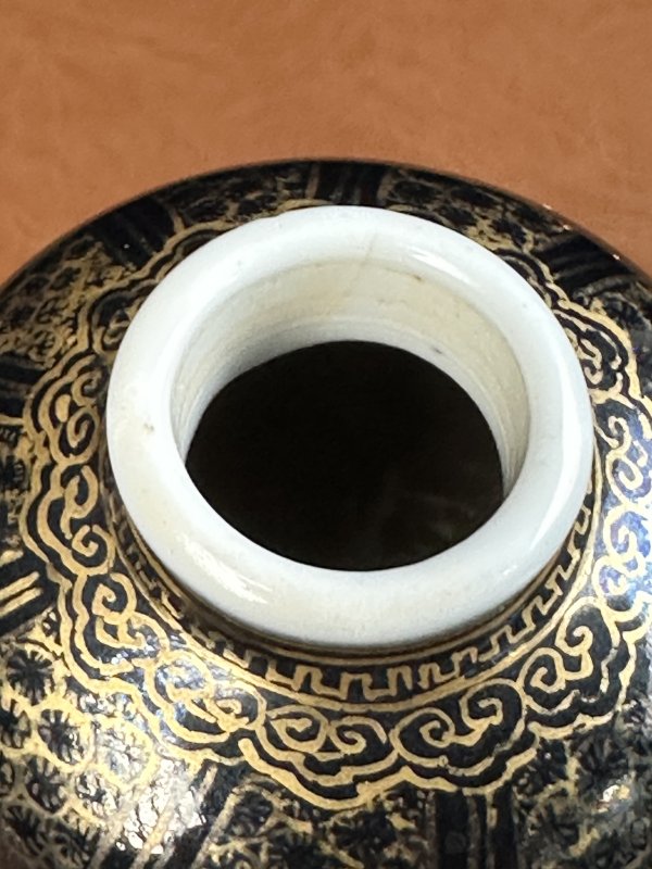 清康熙 乌金釉描金蒜头瓶 - 图13