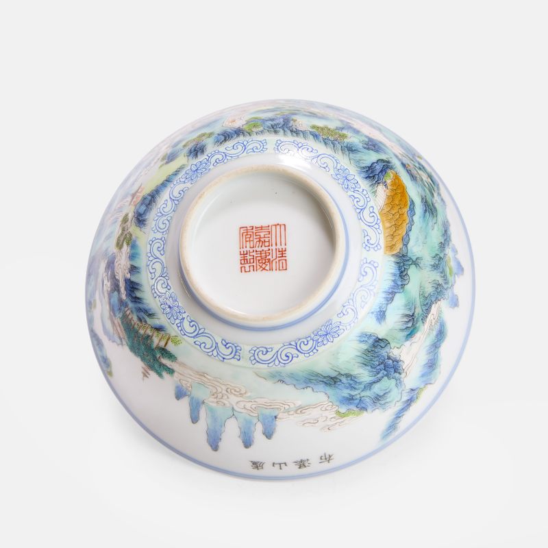 清嘉庆 粉彩庐山瀑布图碗 《大清嘉庆年制》矾红篆书款 | A Chinese famille rose bowl Jiaqing (1796-1820), the rounded sides rising from a circular foot to a flared rim