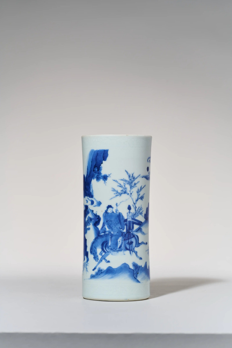 明崇祯 青花状元荣归图笔筒 - 图4