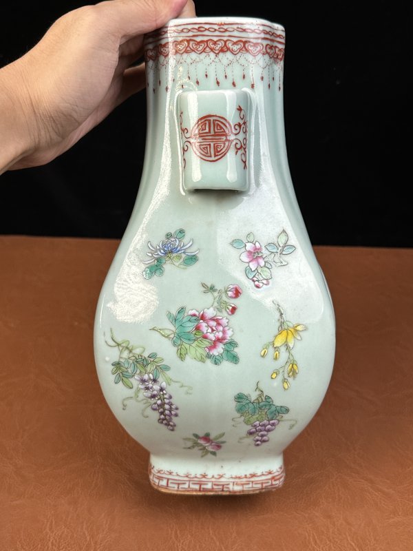 清光绪 豆青釉粉彩开光花鸟贯耳瓶 - 图4