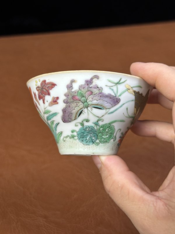 清嘉庆 粉彩蝶恋花卉纹茶杯 - 图5