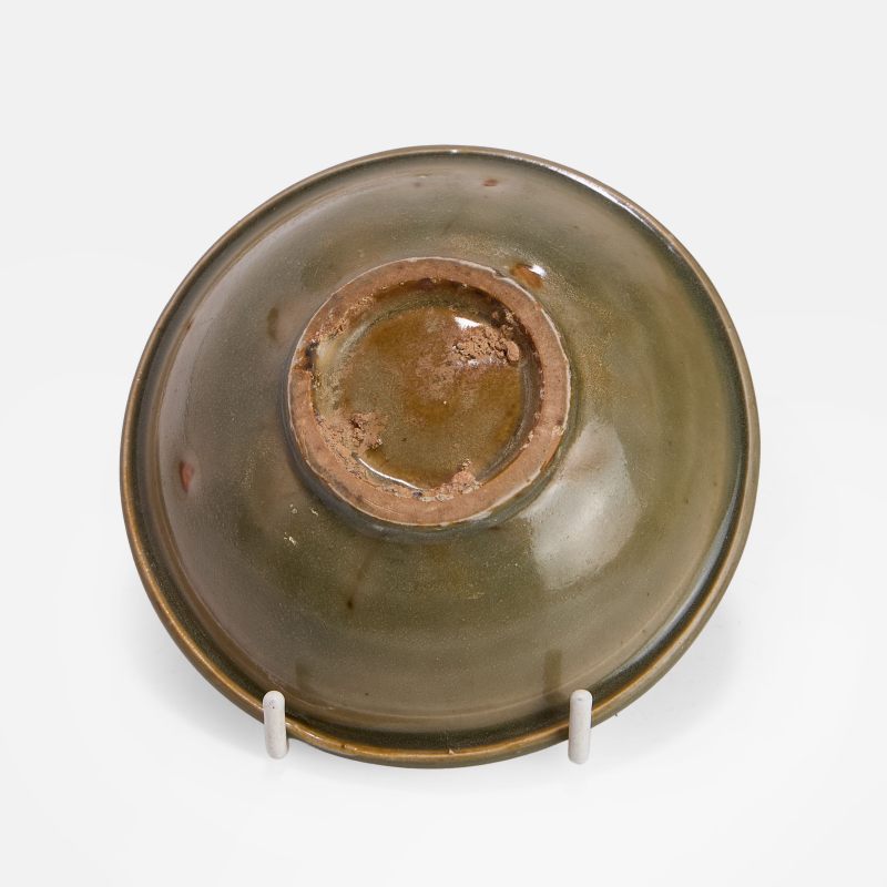 南宋 耀州窑青釉卷草纹洗 | A Chinese Yaozhou ware brush washer Southern Song dynasty (1127-1279), the rounded sides rising from a circular foot to a lipped rim - 图1