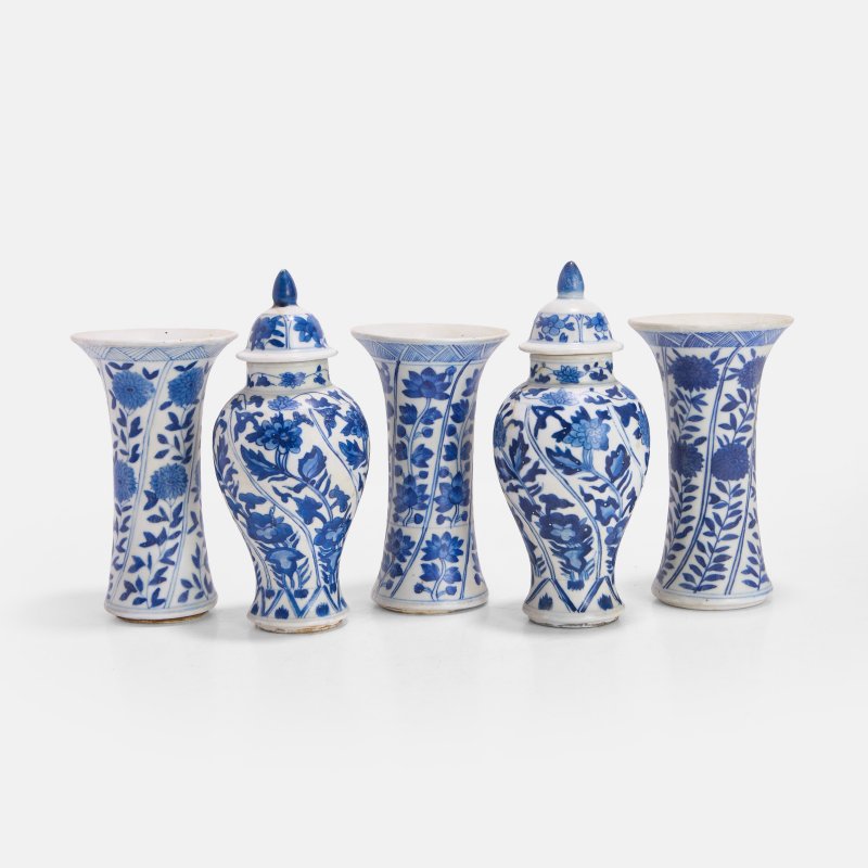 清康熙 青花缠枝花卉纹瓶 一组五件 | A collection of five Chinese blue and white altar vases Kangxi (1662-1722), comprising three gu vases and a pair of baluster vases with associated covers