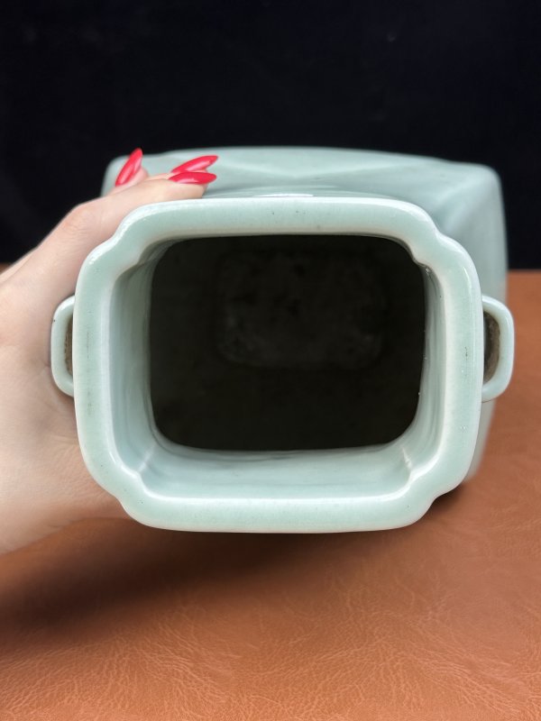 清光绪 粉青釉杏园贯耳瓶一对 - 图19