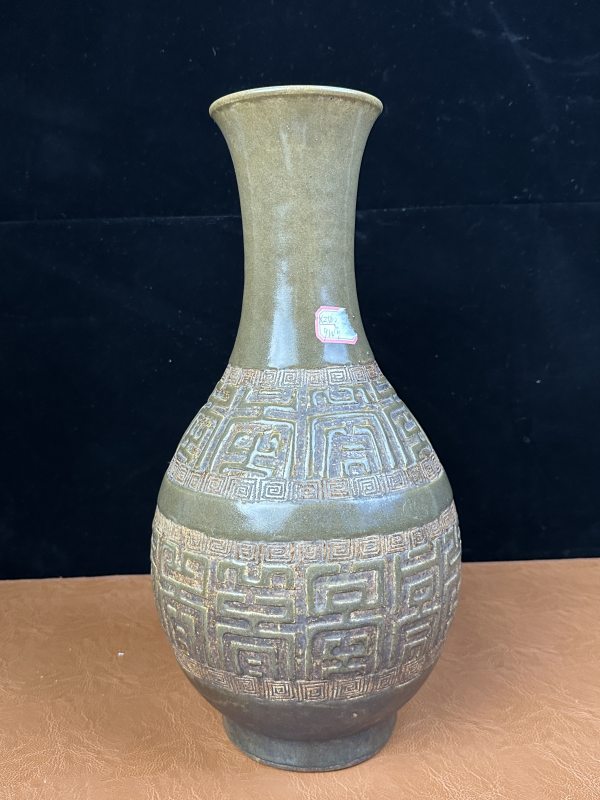清中期 茶叶末釉露胎夔龙纹胆瓶 - 图3