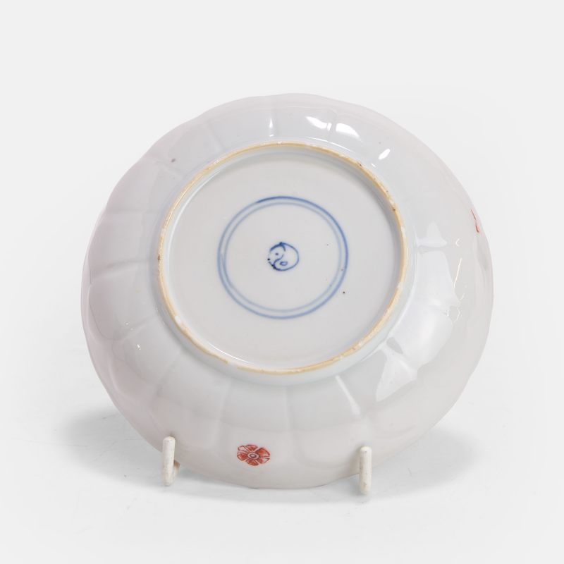 清康熙 五彩莲花纹碟 | A Chinese famille verte saucer Kangxi (1662-1722), in the shape of a lotus flower