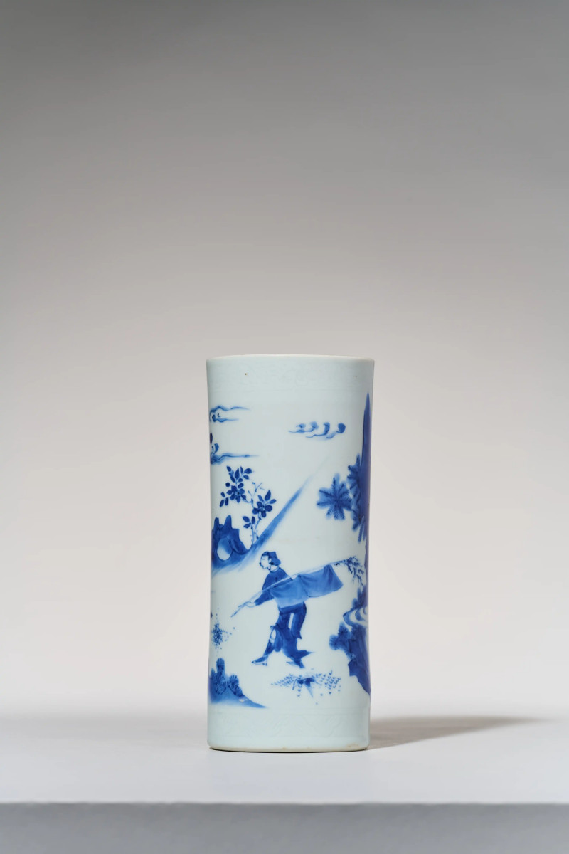 明崇祯 青花状元荣归图笔筒 - 图5