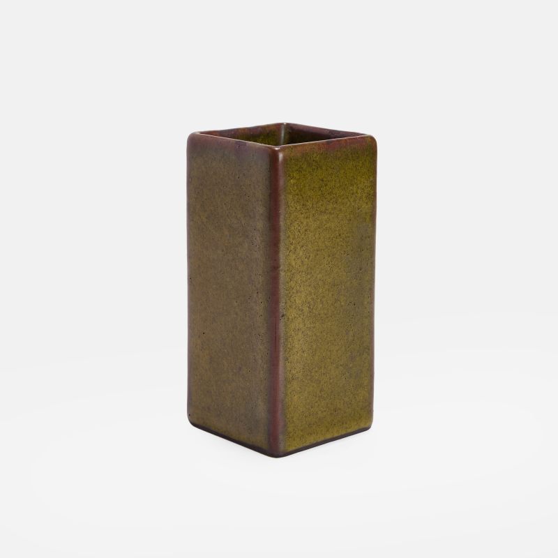 清道光 茶叶末釉笔筒 | A Chinese tea-dust-glazed brush pot Daoguang (1821-1850), of square form - 图2