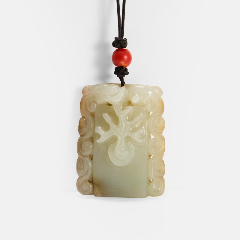 印文：福禄 | A Chinese jade seal Qing dynasty (1644-1911), pierced and carved with two dragons clambering along the side of the plinth chasing a flaming pearl