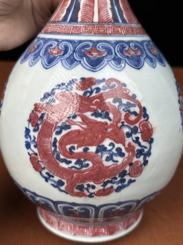清乾隆 青花釉里红团龙衔灵芝纹胆式瓶 - 图12