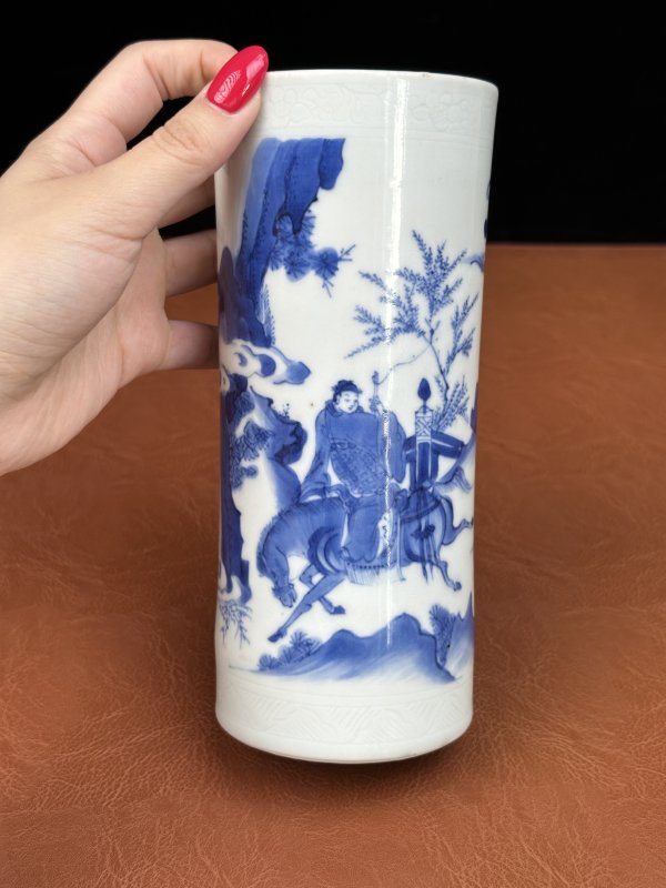 明崇祯 青花状元荣归图笔筒 - 图6