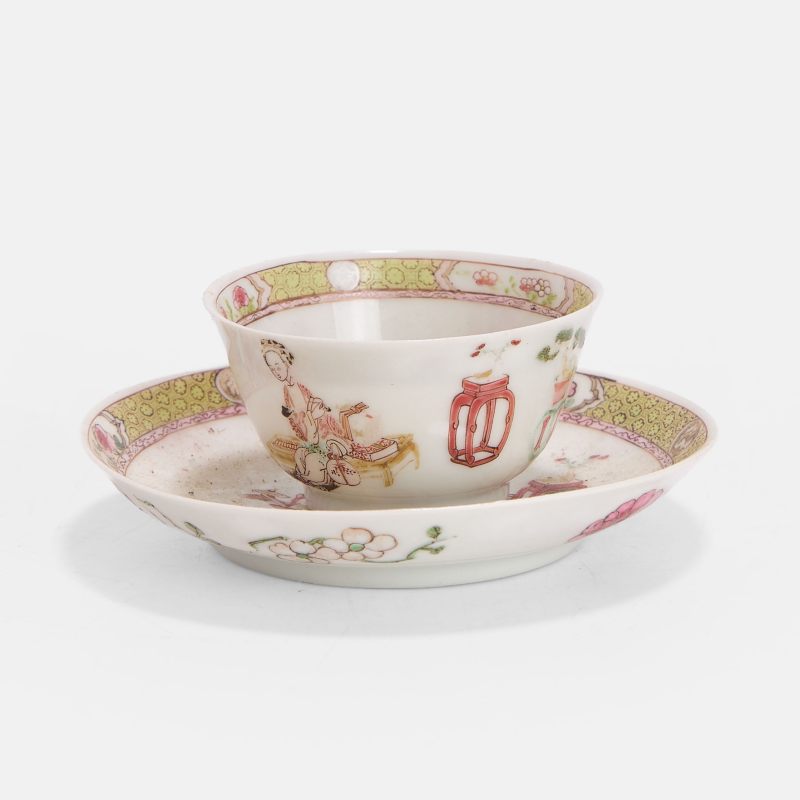 清十八世纪 粉彩婴戏图茶杯及碟 | A Chinese export famille rose teacup and saucer 18th century, each of circular form - 图3