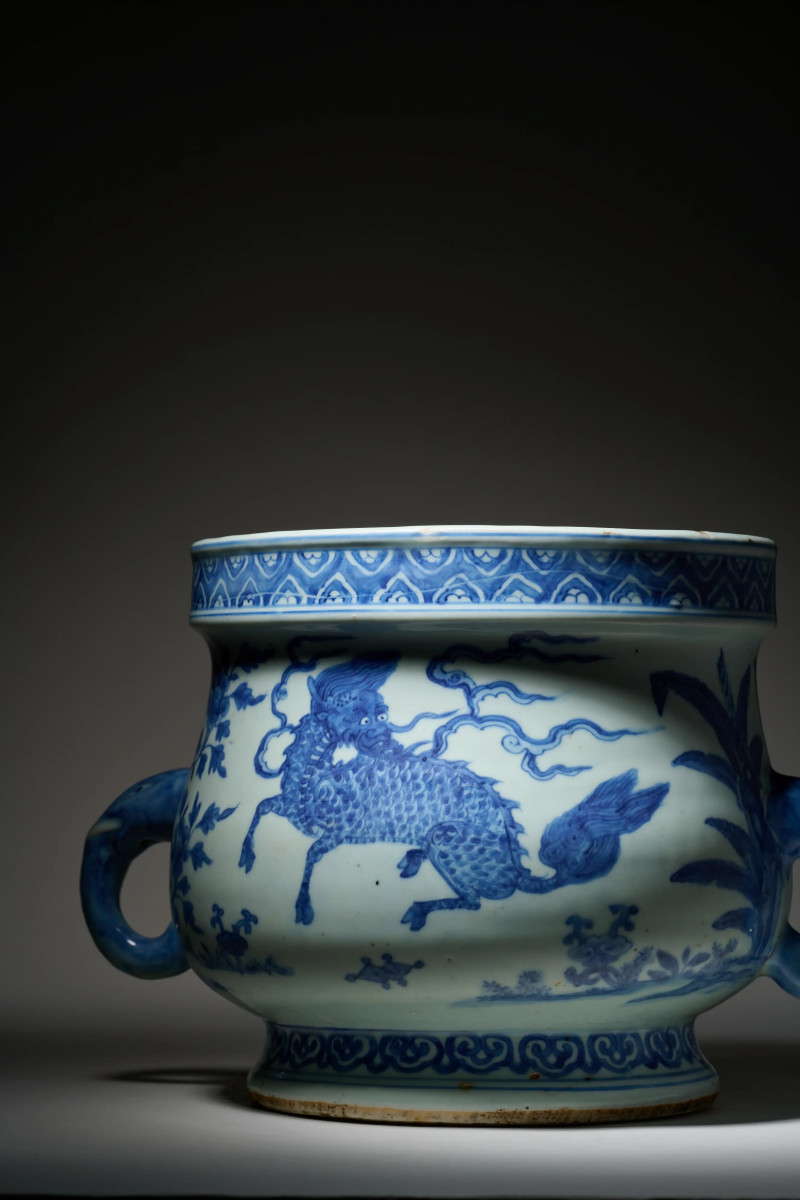 明嘉靖  青花仙瑞麒麟纹双象耳炉 - 图7