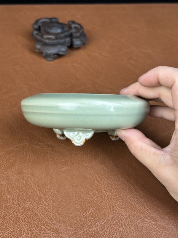 清早期 龙泉三足云龙纹洗 - 图3