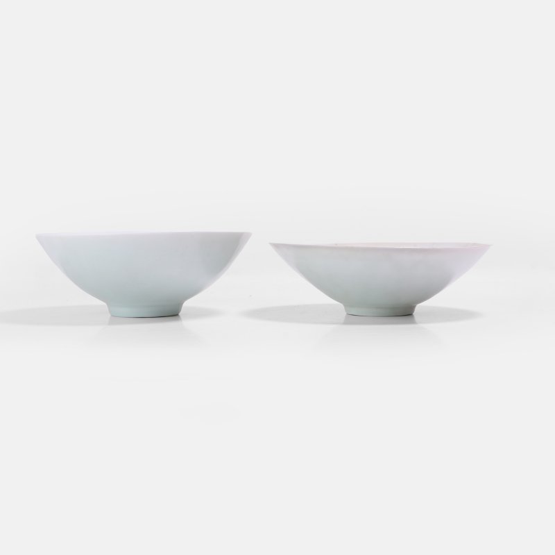 南宋 青白釉划花纹碗 一组两件 | Two Chinese qingbai-glazed bowls Southern Song dynasty (1127-1279), each with rounded sides rising from a circular foot - 图3