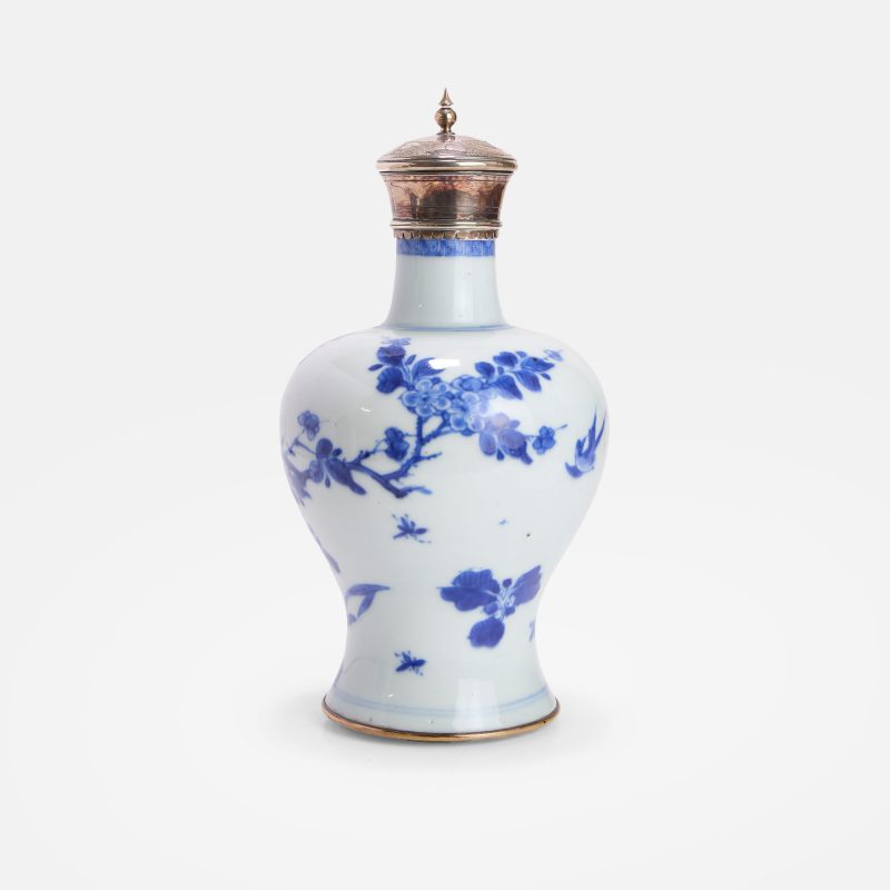 清康熙 青花花鸟纹瓶 | A Chinese blue and white vase Kangxi (1662-1722), of baluster form - 图2