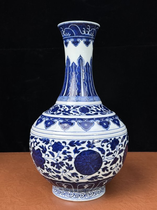 清光绪 青花缠枝莲纹赏瓶一对 - 图15