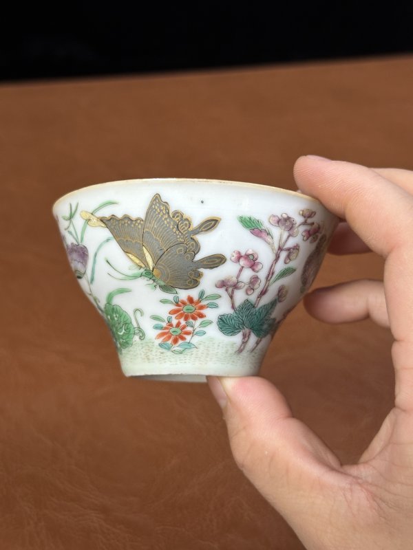 清嘉庆 粉彩蝶恋花卉纹茶杯 - 图7