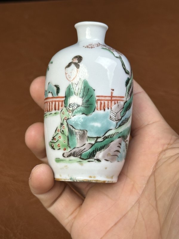 清  五彩人物鼻烟壶 - 图2